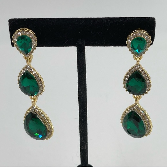EleQueen Women’s Gold Tone Green Austrian Crystals Tear Drop Pear Drop Earrings - Picture 1 of 6